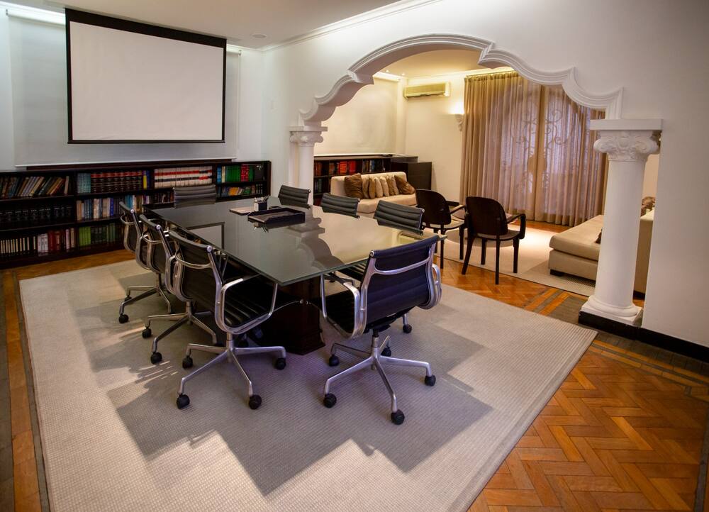 Sala de reunião do escritório Salomão Cateb Advogados em Belo Horizonte